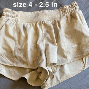 Marbled pattern lululemon shorts - size 4 - 2.5 inch